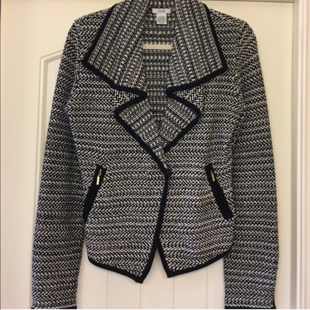 Cache black and white jacket with zipper details.